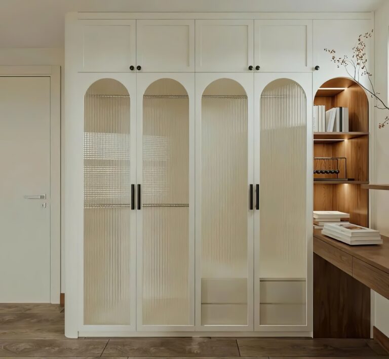 Kích thước: D2m x C2m4 x S60cm
Chất liệu: MDF melamine lõi xanh chống ẩm, cánh chạy pano, kính mỹ thuật
Giá: 19.000.000đ