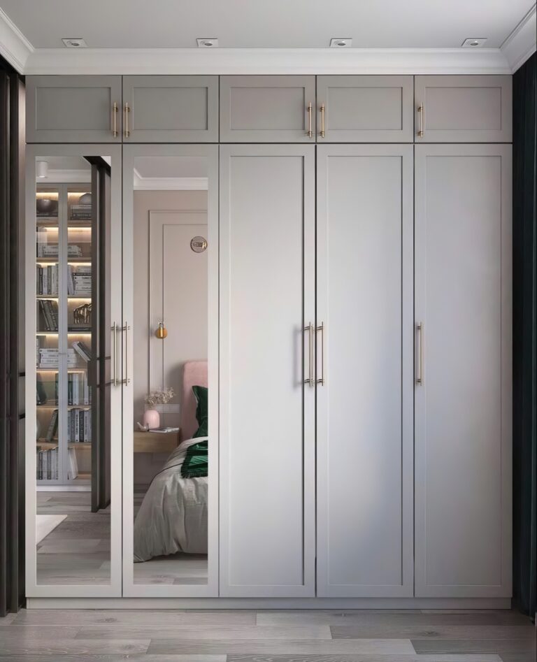 Kích thước: D2m x C2m4 x S60cm
Chất liệu: MDF melamine lõi xanh chống ẩm, cánh chạy pano, kính cường lực
Giá: 16.000.000đ